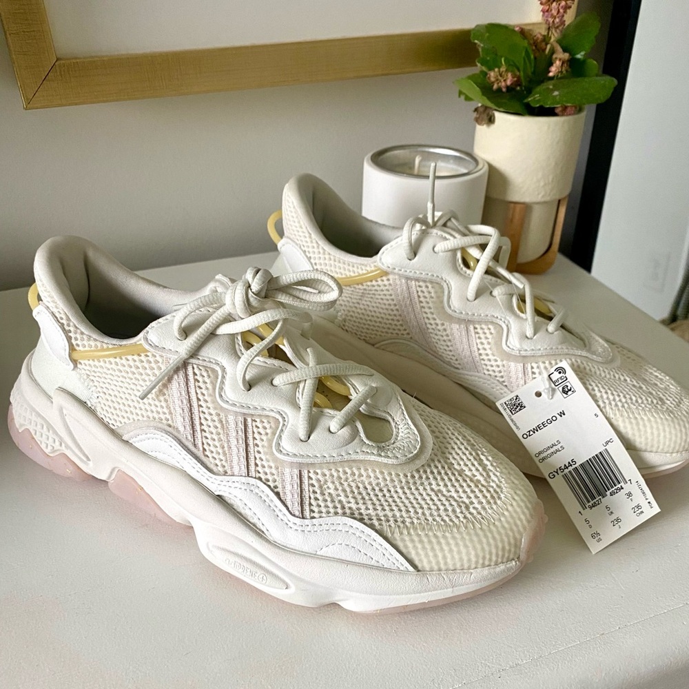🌸 ADIDAS OZWEEGO Off White GY5445 Sneakers Size 6.5